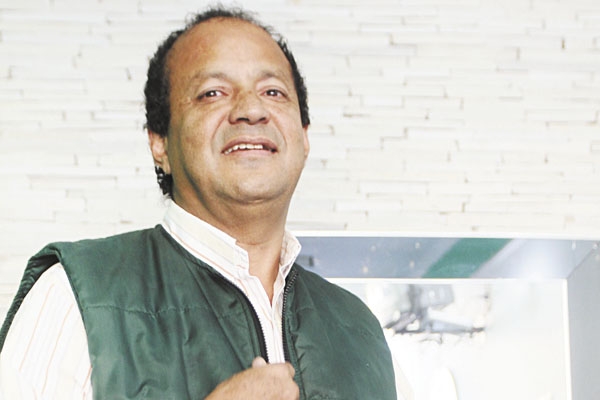Quem muda de idade amanhã é o amigo Marco Antônio da Silva, o conhecido Japa Cabeleireiro, que certamente estará recebendo muitos outros abraços